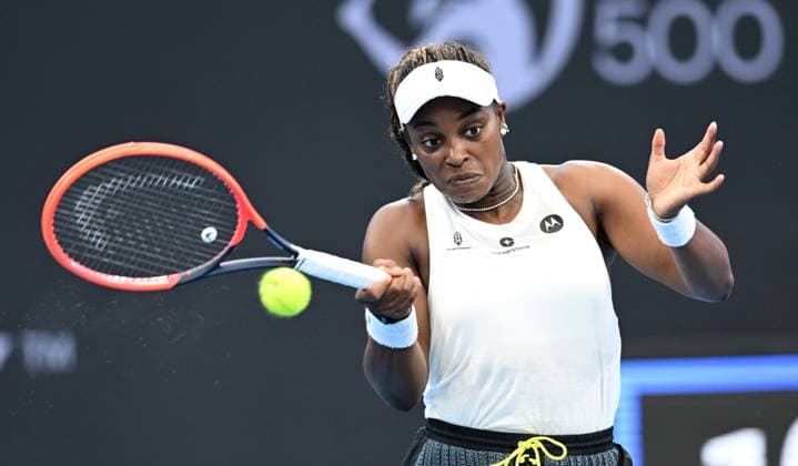 TENNIS BRISBANE INTERNATIONAL, Sloane Stephens of the USA in action against Katerina Siniakova of the Czech Republic during their round 1 match on Day 1 of the 2024 Brisbane International at the Queensland Tennis Centre in Brisbane, unday, December 31, 2023. ( NO ARCHIVING, EDITORIAL USE ONLY, NO USE IN BOOKS WITHOUT CONSENT BRISBANE QUEENSLAND AUSTRALIA  Copyright: xDARRENxENGLANDx 20231231001883541212