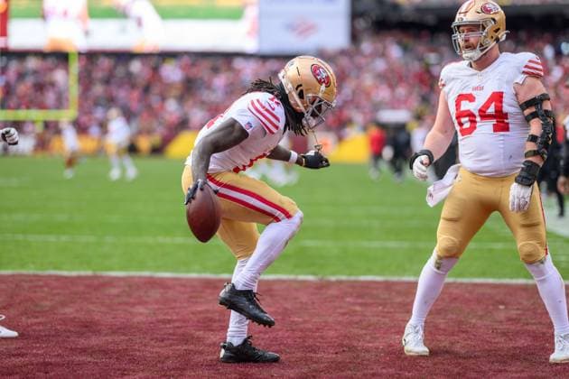 Sport Themen der Woche KW52 Sport Bilder des Tages December 31 2023: San Francisco 49ers wide receiver Brandon Aiyuk (11) celebrates after scoring a touchdown during the NFL, American Football Herren, USA game between the San Francisco 49ers and the Washington Commanders in Landover, MD. CSM Landover United States - ZUMAc04_ 20231231_zma_c04_064 Copyright: xReggiexHildredx