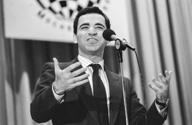 Moscow, USSR. World chess champion Garry Kasparov makes a speech during the closing ceremony of the final qualifying round for the second World Chess Cup. Alexander Yakovlev TASS  17940340