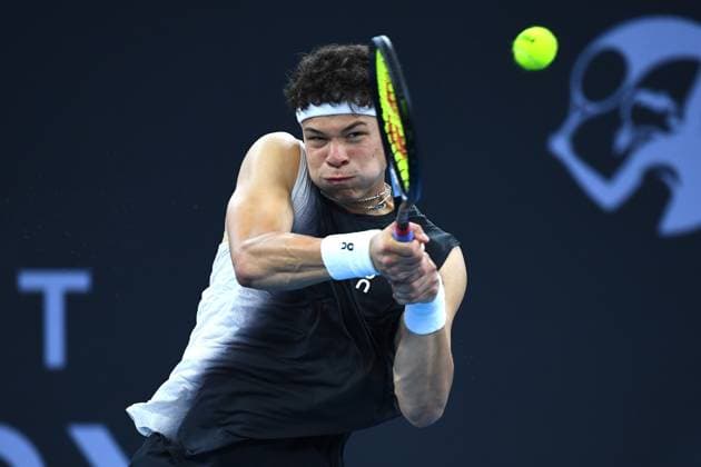 TENNIS BRISBANE INTERNATIONAL, Ben Shelton in action against Roman Safiullin during their round one match on Day 2 of the 2024 Brisbane International at the Queensland Tennis Centre in Brisbane, Monday, January 1, 2024. NO ARCHIVING, EDITORIAL USE ONLY, NO USE IN BOOKS WITHOUT CONSENT BRISBANE QUEENSLAND AUSTRALIA  Copyright: xJONOxSEARLEx 20240101001883863451