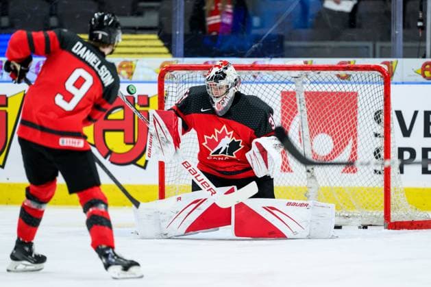240102 Goalkeeper Samuel St-Hilaire of Canada ahead of the 2024 IIHF World Junior Championship quarter final between Canada and Czech Republic on January 2, 2024 in Gothenburg. Photo: Jesper Zerman BILDBYRAN kod JZ JZ0479 ishockey Ice hockey, Eishockey jvm junior-vm u20 2024 iihf world junior championship world juniors canada kanada tjeckien czech republic bbeng Copyright: JESPERxZERMAN BB240102JZ054