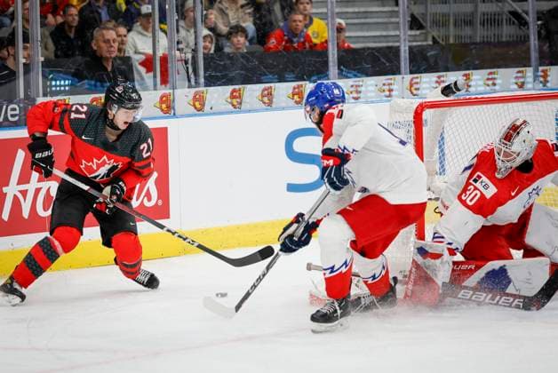 GOTHENBURG, SWEDEN 20240102 Canada s Owen Allard (L), Czechia s Matyas Melovsky (C) and Czech goalkeeper Michael Hrabal in action during the IIHF World Junior Championship Ice hockey, Eishockey quarter final match between Canda and Czech Republic at Scandinavium in Gothenburg, Sweden January 2, 2024. GOTHENBURG SWEDEN x9200x