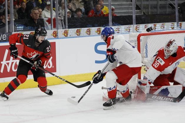 GOTHENBURG, SWEDEN 20240102 Canada s Owen Allard (L), Czechia s Matyas Melovsky (C) and Czech goalkeeper Michael Hrabal in action during the IIHF World Junior Championship Ice hockey, Eishockey quarter final match between Canda and Czech Republic at Scandinavium in Gothenburg, Sweden January 2, 2024. GOTHENBURG SWEDEN x9200x