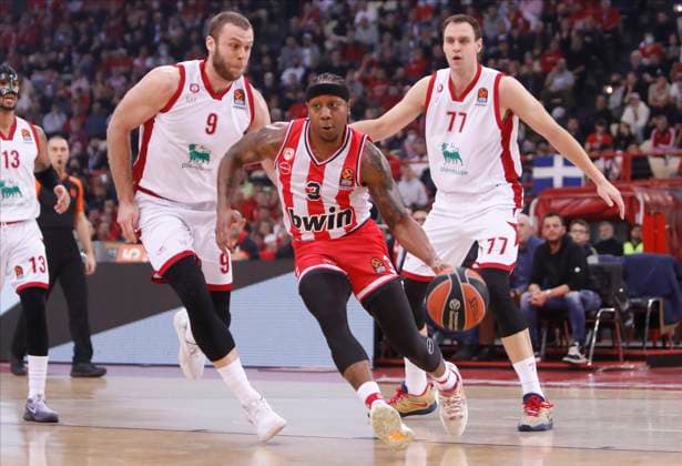 Sport Themen der Woche KW01 Sport Bilder des Tages Isaiah Canaan, 3 of Olympiacos Piraeus in action during the Euroleague regular season basketball match between Olympiacos Piraeus and EA7 Emporio Armani Milan held at Peace and Friendship Stadium in Piraeus, Greece, January 2 2024. IMAGO ONE INCH PRODUCTIONS PIRAEUS Greece Copyright: xOnexInchxProductionsx _NCH5216