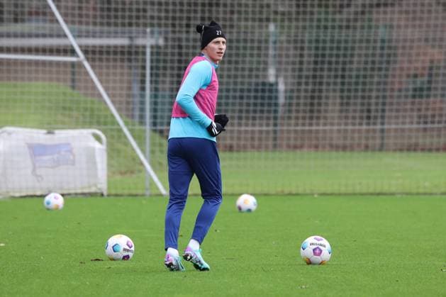 DEU, DFL, 2. FBL Hertha BSC, Training, 03.01.2024, Sportforum, Berlin, DEU, DFL, 2. FBL Hertha BSC, Training, im Bild Palko Dardai (Hertha BSC Berlin 27) DFL - regulations prohibit any use of Photographs as image sequences and or quasi-video Foto: Juergen Engler nordphoto GmbH