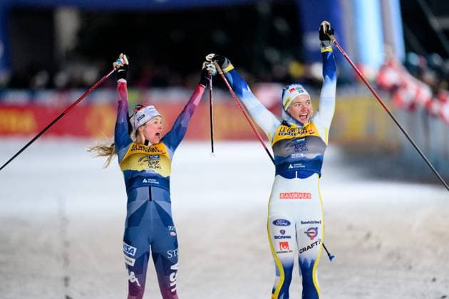 Sport Themen der Woche KW01 Sport Bilder des Tages 240103 Jessie Diggins of United States and Linn Svahn of Sweden celebrate after women s sprint final during Tour de Ski on January 3, 2024 in Davos. Photo: Mathias Bergeld BILDBYRAN kod MB MB0824 skidor cross-country skiing langrenn världscupen fis cross country world cup sprint dam bbeng tour de ski women kvinner final jubel *** 240103 Jessie Diggins of United States and Linn Svahn of Sweden celebrate after women s sprint final during Tour de Ski on January 3, 2024 in Davos Photo Mathias Bergeld BILDBYRAN kod MB MB0824 skidor cross country skiing langrenn världscupen fis cross country world cup sprint dam bbeng tour de ski women kvinner final jubel  Copyright: MATHIASxBERGELD BB240103MB241