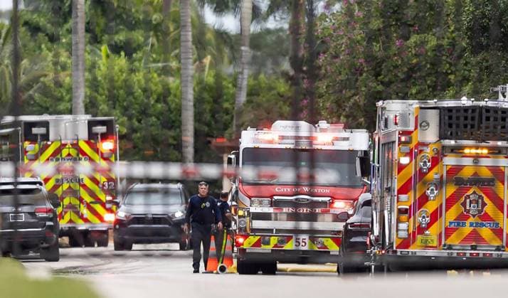 Sport Themen der Woche KW01 Sport Bilder des Tages January 3, 2024: Emergency crews respond to a fire at the home of Miami Dolphins wide receiver Tyreek Hill on Wednesday, Jan. 3, 2023, in Southwest Ranches, Florida. - ZUMAm67_ 0382968378st Copyright: xMatiasxJ.xOcnerx