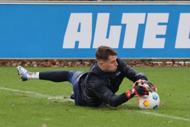 DEU, DFL, 2. FBL Hertha BSC, Training, 04.01.2024, Sportforum, Berlin, DEU, DFL, 2. FBL Hertha BSC, Training, im Bild Tjark Ernst (Hertha BSC Berlin 12) DFL - regulations prohibit any use of Photographs as image sequences and or quasi-video Foto: Juergen Engler nordphoto GmbH