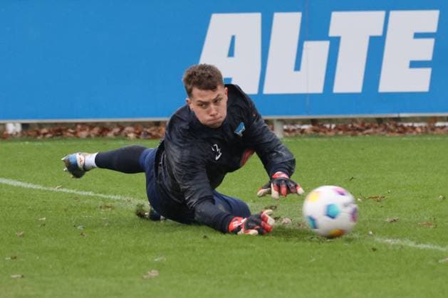DEU, DFL, 2. FBL Hertha BSC, Training, 04.01.2024, Sportforum, Berlin, DEU, DFL, 2. FBL Hertha BSC, Training, im Bild Tjark Ernst (Hertha BSC Berlin 12) DFL - regulations prohibit any use of Photographs as image sequences and or quasi-video Foto: Juergen Engler nordphoto GmbH