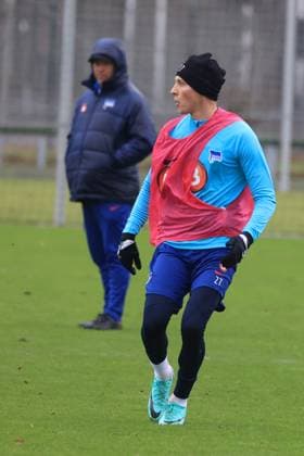 DEU, DFL, 2. FBL Hertha BSC, Training, 04.01.2024, Sportforum, Berlin, DEU, DFL, 2. FBL Hertha BSC, Training, im Bild Palko Dardai (Hertha BSC Berlin 27), Cheftrainer Pal Dardai (Hertha BSC Berlin) DFL - regulations prohibit any use of Photographs as image sequences and or quasi-video Foto: Juergen Engler nordphoto GmbH
