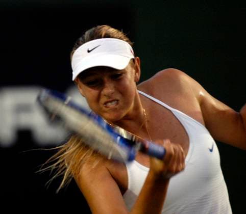 Sports - July 28, 2004 7 27 04 Maria Sharapova in 2nd round action at the Acura Classic WTA, Tennis Damen Tennis tournament at La Costa Resort in Carlsbad, CA (Credit Image: PHOTOGRAPHER Cal Media) United States EDITORIAL USE ONLY Copyright: xx -x csmphoto182427