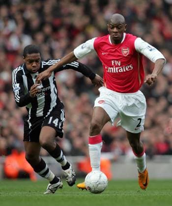 Sports - January 26, 2008 Arsenal s Abou Diaby tussles with Newcastle s Charles N Zogbia (Credit Image: PHOTOGRAPHER Cal Media) United States EDITORIAL USE ONLY Copyright: xx -x csmphoto183098