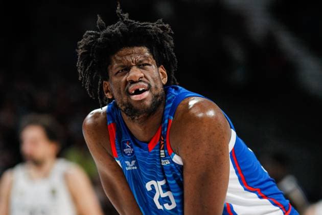 Sport Themen der Woche KW01 Sport Bilder des Tages January 5, 2024, MADRID, MADRID, SPAIN: Dan Oturu of Anadolu Efes Istanbul looks on during Turkish Airlines Euroleague basketball match between Real Madrid and Anadolu Efes Istanbul at Wizink Center on January 5, 2024, in Madrid, Spain. MADRID SPAIN - ZUMAa181 20240105_zaa_a181_017 Copyright: xIrinaxR.xHipolitox