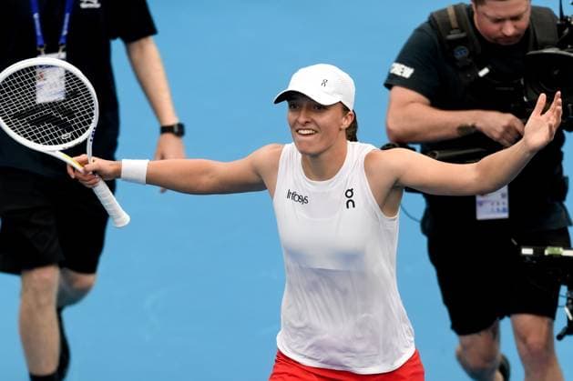 Sport Themen der Woche KW01 TENNIS UNITED CUP SYDNEY, Iga Swiatek of Poland celebrates winning against Caroline Garcia of France during their Semi-Final match of the 2024 United Cup at Ken Rosewall Arena in Sydney, Saturday, January 6, 2024. ( NO ARCHIVING, EDITORIAL USE ONLY, NO USE IN BOOKS WITHOUT CONSENT SYDNEY NEW SOUTH WALES AUSTRALIA  Copyright: xSTEVENxMARKHAMx 20240106001885427054