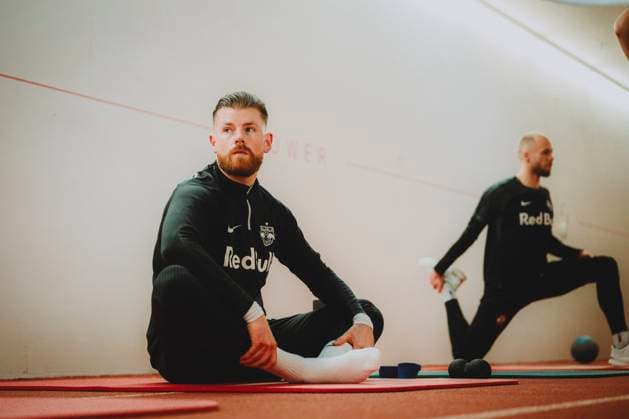 Sport Themen der Woche KW01 Sport Bilder des Tages Training Session FC Red Bull Salzburg SALZBURG, AUSTRIA - JANUARY 06: Timo Horn (L) and Alexander Schlager of FC Red Bull Salzburg during a training session on January 06, 2024 in Salzburg, Austria. Copyright: xAndreasxSchaadx-xFCxRedxBullxSalzburgx _AS10422