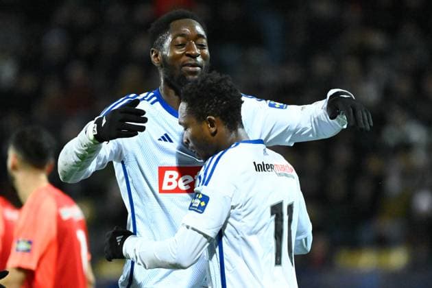 Moise SAHI DION ( 11 - Strasbourg ) celebrates with teammates during the French Cup match between Avoine OCC and RC Strasbourg Alsace at Stade de la Vallee du Cher on January 06, 2024 in Tours, France. ( Photo by federico pestellini panoramic ) - FOOTBALL : Avoine vs Strasbourg - Coupe de France - 06 01 2024 FedericoPestellini Panoramic 