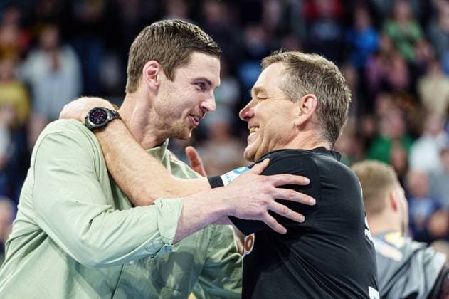 Sport Bilder des Tages Hendrik Pekeler (THW Kiel, 61), Alfred Gislason (Deutschland, Trainer) GER, Deutschland vs. Portugal, Handball, Laenderspiel, Testpiel, 06.01.2024 GER, Deutschland vs. Portugal, Handball, Laenderspiel, Testpiel, 06.01.2024 Kiel Copyright: xEibnerxPressefoto MarcelxvonxFehrnx EP_MFN