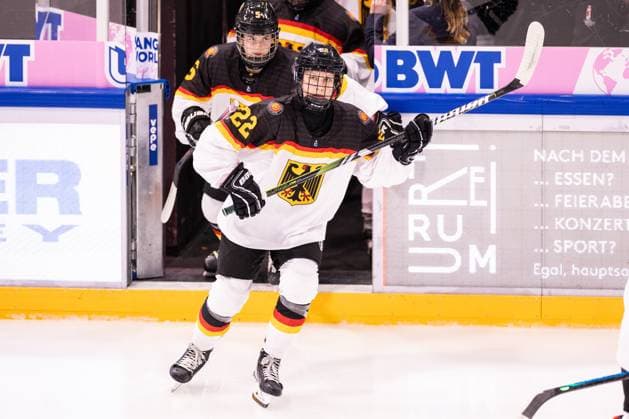 Eishockey, U18 WM Frauen, Kanada - Deutschland 06.01.2024, Zug, BOSSARD Arena, U18 Women World Cup: Canada - Germany, 22 Lara Georgi (Germany) Copyright: xJustPictures.ch VedranxGalijasx