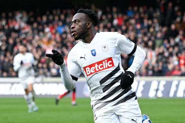 Kalimuendo Arnaud ( 9 - Rennes ) celebrates during the French Cup match between EA Guingamp and Stade Rennais at Stade du Roudourou on January 07, 2024 in Guingamp, France. ( Photo by federico pestellini panoramic ) - FOOTBALL : Guingamp vs Rennes - Coupe de France - 07 01 2024 FedericoPestellini Panoramic 