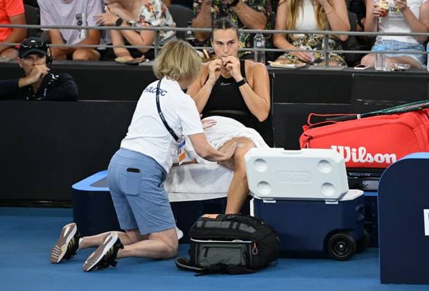 TENNIS BRISBANE INTERNATIONAL, Aryna Sabalenka of Belarus is seen receiving medical treatment during her match against Elena Rybakina of Kazakhstan during the women?s Final on Day 8 of the 2024 Brisbane International at the Queensland Tennis Centre in Brisbane, Sunday, January 7, 2024. ( NO ARCHIVING, EDITORIAL USE ONLY, NO USE IN BOOKS WITHOUT CONSENT BRISBANE QUEENSLAND AUSTRALIA  Copyright: xDARRENxENGLANDx 20240108001885967919