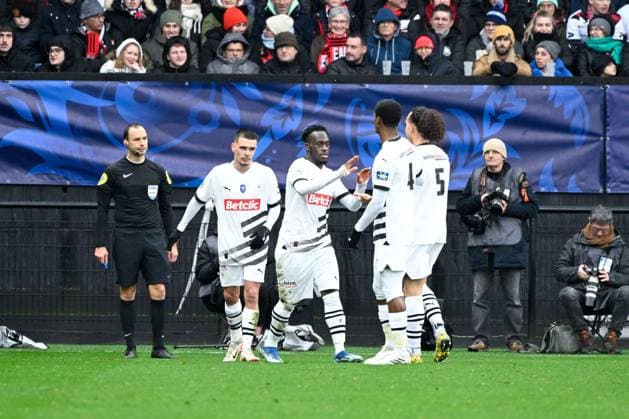 Kalimuendo Arnaud ( 9 - Rennes ) celebrates with teammates during the French Cup match between EA Guingamp and Stade Rennais at Stade du Roudourou on January 07, 2024 in Guingamp, France. ( Photo by federico pestellini panoramic ) - FOOTBALL : Guingamp vs Rennes - Coupe de France - 07 01 2024 FedericoPestellini Panoramic 