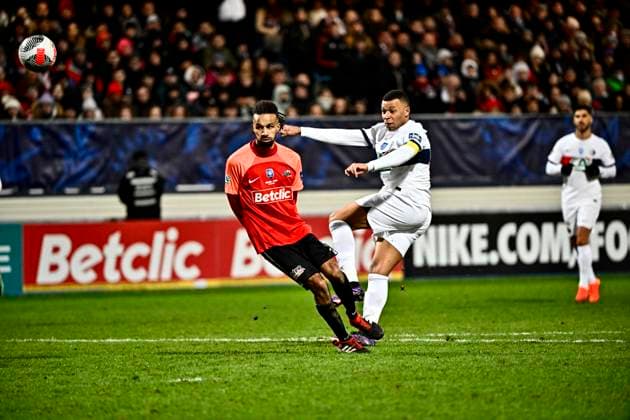 Kylian Mbappe (psg) FOOTBAL : US Revel vs PSG - 32eme de Finale de la Coupe de France - Castres - 07-01-2024 ThierryBreton Panoramic 