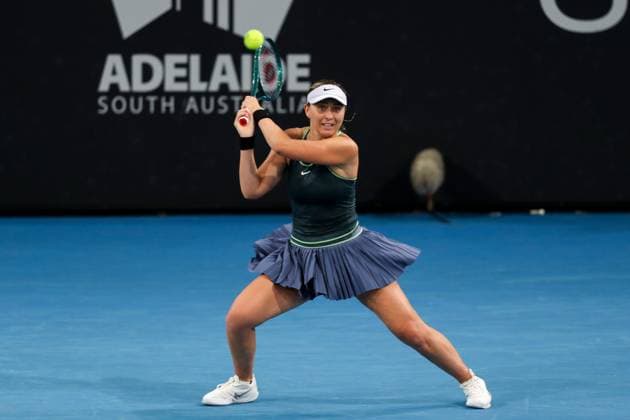 TENNIS ADELAIDE INTERNATIONAL, Paula Badosa (ESP) in action against Bernarda Pera (USA) during their round 1 match of the 2024 Adelaide International at Memorial Drive Tennis Centre in Adelaide, Monday, January 8, 2024. ( NO ARCHIVING, EDITORIAL USE ONLY, NO USE IN BOOKS WITHOUT CONSENT ADELAIDE SOUTH AUSTRALIA AUSTRALIA  Copyright: xMATTxTURNERx 20240108001886342701