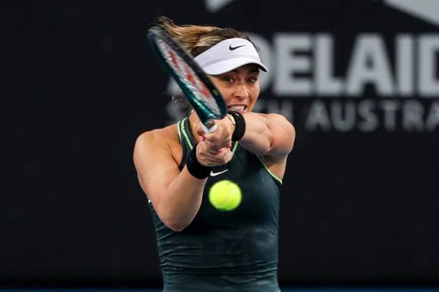 Sport Bilder des Tages TENNIS ADELAIDE INTERNATIONAL, Paula Badosa (ESP) in action against Bernarda Pera (USA) during their round 1 match of the 2024 Adelaide International at Memorial Drive Tennis Centre in Adelaide, Monday, January 8, 2024. ( NO ARCHIVING, EDITORIAL USE ONLY, NO USE IN BOOKS WITHOUT CONSENT ADELAIDE SOUTH AUSTRALIA AUSTRALIA  Copyright: xMATTxTURNERx 20240108001886342872