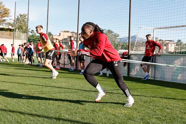 08.01.2024 - Fussball - 2. Fussball-Bundesliga - Saison 2023 2024 - 1. FC Nürnberg FCN Club - Trainingslager Winter Wintertrainingslager Marbella Spanien - Sportfoto Zink DaMa - xdaxmax - Joseph Hungbo (23, 1. FC Nürnberg FCN ) mit Kraftübung