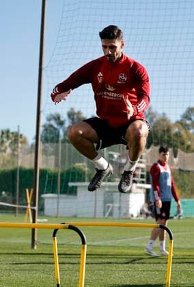 08.01.2024 - Fussball - 2. Fussball-Bundesliga - Saison 2023 2024 - 1. FC Nürnberg FCN Club - Trainingslager Winter Wintertrainingslager Marbella Spanien - Sportfoto Zink DaMa - xdaxmax - Christopher Schindler (16, 1. FC Nürnberg FCN ) wärmt sich auf