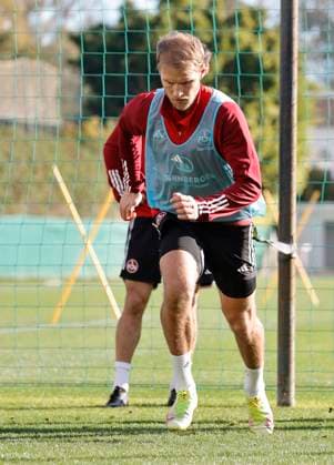 08.01.2024 - Fussball - 2. Fussball-Bundesliga - Saison 2023 2024 - 1. FC Nürnberg FCN Club - Trainingslager Winter Wintertrainingslager Marbella Spanien - Sportfoto Zink DaMa - xdaxmax - Sebastian Andersson ( Testspieler Trainingsgast ) wärmt sich auf
