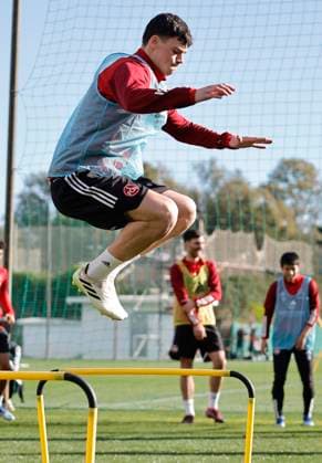 08.01.2024 - Fussball - 2. Fussball-Bundesliga - Saison 2023 2024 - 1. FC Nürnberg FCN Club - Trainingslager Winter Wintertrainingslager Marbella Spanien - Sportfoto Zink DaMa - xdaxmax - Marcel Wenig (33, 1. FC Nürnberg FCN ) wärmt sich auf