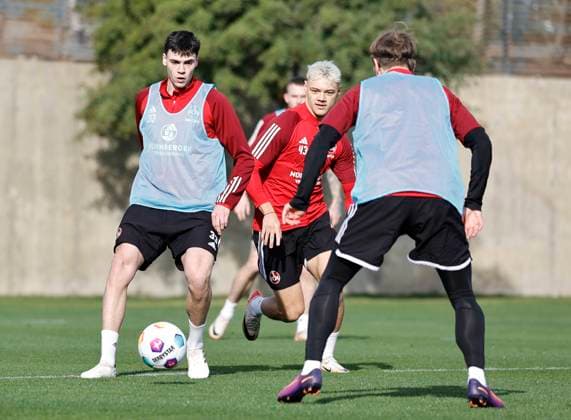 08.01.2024 - Fussball - 2. Fussball-Bundesliga - Saison 2023 2024 - 1. FC Nürnberg FCN Club - Trainingslager Winter Wintertrainingslager Marbella Spanien - Sportfoto Zink DaMa - xdaxmax - Marcel Wenig (33, 1. FC Nürnberg FCN ) Jannik Hofmann (43, 1. FC Nürnberg FCN ) Felix Lohkemper (7, 1. FC Nürnberg FCN )