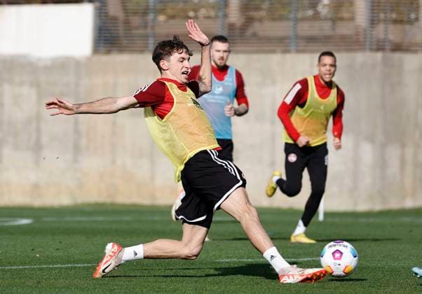 08.01.2024 - Fussball - 2. Fussball-Bundesliga - Saison 2023 2024 - 1. FC Nürnberg FCN Club - Trainingslager Winter Wintertrainingslager Marbella Spanien - Sportfoto Zink DaMa - xdaxmax - Benjamin Goller (14, 1. FC Nürnberg FCN )