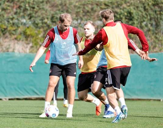 08.01.2024 - Fussball - 2. Fussball-Bundesliga - Saison 2023 2024 - 1. FC Nürnberg FCN Club - Trainingslager Winter Wintertrainingslager Marbella Spanien - Sportfoto Zink DaMa - xdaxmax - Sebastian Andersson ( Testspieler Trainingsgast ) Johannes Geis (5, 1. FC Nürnberg FCN ) Jens Castrop ( 17, 1. FC Nürnberg FCN ) Tim Handwerker (29, 1. FC Nürnberg FCN )