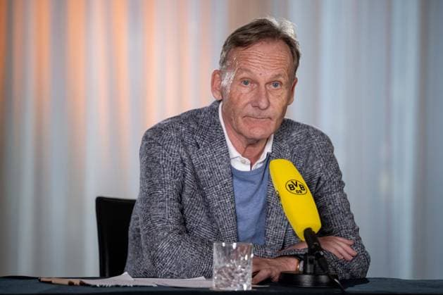 Fußball: 1. Bundesliga, Saison 2023 2024, Trainingslager von Borussia Dortmund am 08.01.2024 in Marbella (Spanien). Geschäftsführer Hans Joachim Watzke spricht während der Medienrunde zu den Journalisten. Copyright: xAlexxSimoesx