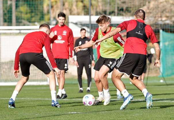 08.01.2024 - Fussball - 2. Fussball-Bundesliga - Saison 2023 2024 - 1. FC Nürnberg FCN Club - Trainingslager Winter Wintertrainingslager Marbella Spanien - Sportfoto Zink DaMa - xdaxmax - Florian Hübner Huebner (19, 1. FC Nürnberg FCN ) Julian Kania (46, 1. FC Nürnberg FCN ) Jens Castrop ( 17, 1. FC Nürnberg FCN )