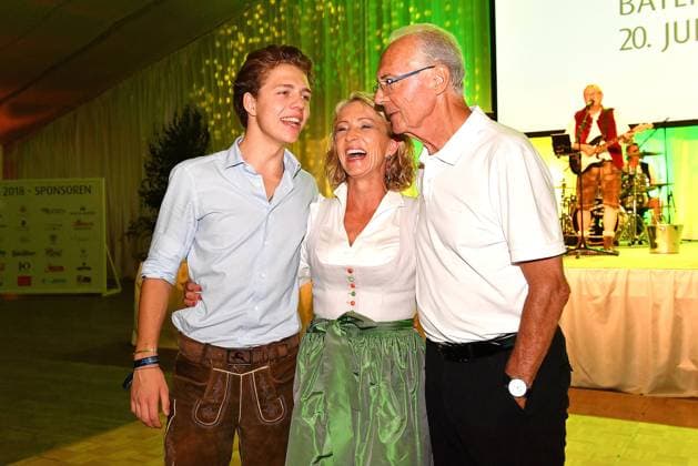 Franz Beckenbauer mit seiner Ehefrau Heidi und ihrem Sohn Joel Maximilian beim Bayerischen Abend im Rahmen vom Kaiser Cup Charity Golfturnier am 20.7.2018 in Bad Griesbach Franz Beckenbauer ist am 7.01.2024 im Alter von 78 Jahren gestorben