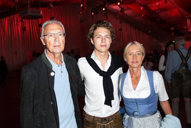 Franz Beckenbauer mit seiner Ehefrau Heidi und ihrem Sohn Joel Maximilian beim Bayerischen Abend im Rahmen vom Kaiser Cup Charity Golfturnier am 12.7.2019 in Bad Griesbach Franz Beckenbauer ist am 7.01.2024 im Alter von 78 Jahren gestorben