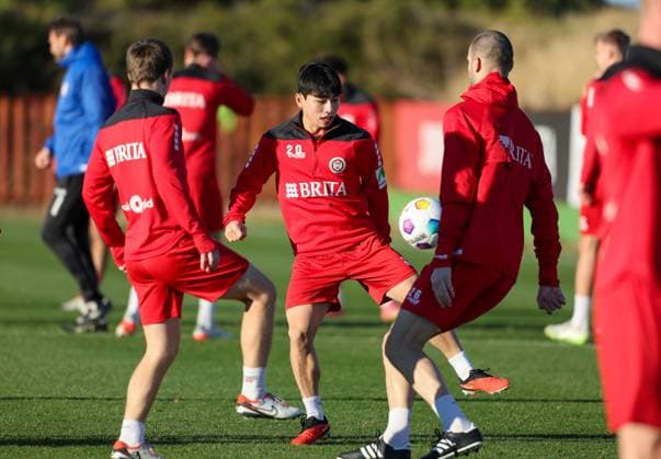Fussball - 2. Bundesliga - Trainingslager - SV Wehen Wiesbaden - 08.01.24, Hyun-ju Lee, -
