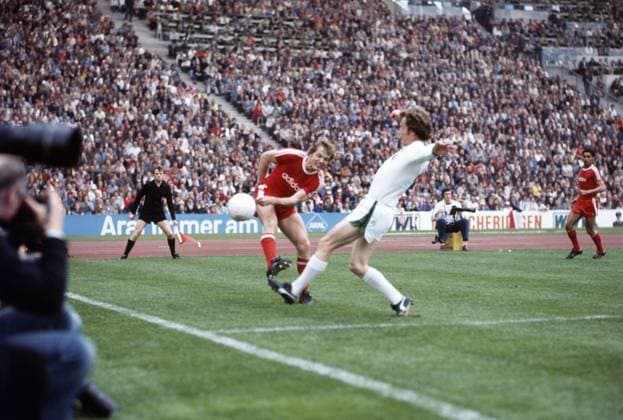 21.05.77 FC Bayern München - Borussia Mönchengladbach Deutschland, München, 21.05.1977, Fussball, Bundesliga, FC Bayern München - Borussia Mönchengladbach (2:2): v.l. Björn Andersson (FC Bayern München), Herbert Wimmer (Borussia Mönchengladbach). *** 21 05 77 FC Bayern München Borussia Mönchengladbach Germany, Munich, 21 05 1977, Football, Bundesliga, FC Bayern München Borussia Mönchengladbach 2 2 v l Björn Andersson FC Bayern München , Herbert Wimmer Borussia Mönchengladbach