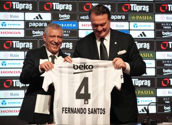 Sport Themen der Woche KW02 Sport Bilder des Tages Besiktas signed a contract with Portuguese coach Fernando Manuel Fernandes da Costa Santos for 1.5 years, with an optional extension of 1 year in Istanbul , Turkey on January 09, 2024. ( Photo by SeskimPhoto ) Pictured ; Coach Fernando Santos (L) and President Hasan Arat (R) Istanbul Turkey Istanbul Turkey Copyright: xSeskimPhotox Fernando_Santos_090124 (67)
