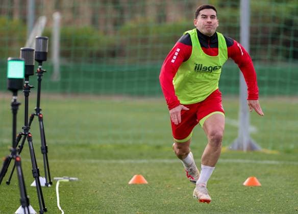 Fussball - 2. Bundesliga - Trainingslager - SV Wehen Wiesbaden - 09.01.24, Sprint mit Zeitmessung - Robin Heußer, -