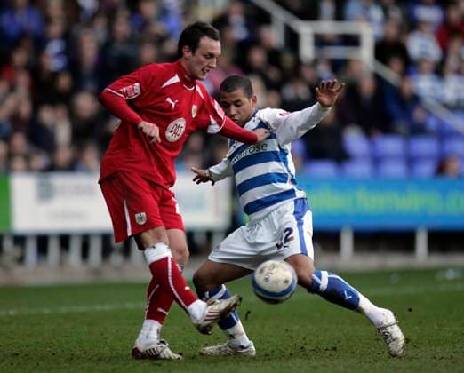 Coca Cola Championship Soccer: Reading v Bristol City FEB 21 Gavin Williams of Bristol City holds off Liam Rosenior of Reading..Coca Cola Championship..Reading v Bristol City..21st February, 2009.(Credit Image: Â PHOTOGRAPHER Sportimage Cal Media) UK EDITORIAL USE ONLY Copyright: xx 20090221_zaf_si1_115.jpg JakexBadgerx csmphoto211751