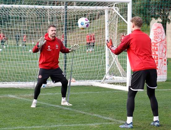 10.01.2024 - Fussball - 2. Fussball-Bundesliga - Saison 2023 2024 - 1. FC Nürnberg FCN Club - Trainingslager Winter Wintertrainingslager Marbella Spanien - Sportfoto Zink DaMa - xdaxmax - Christian Mathenia (26, 1. FC Nürnberg FCN ) Nicolas Ortegel (1. FC Nürnberg FCN ) bei Torwarttraining