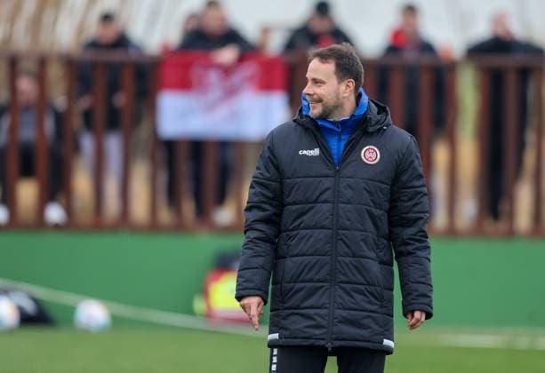 Fussball - 2. Bundesliga - Trainingslager - SV Wehen Wiesbaden - 10.01.24, U19-Trainer Christian Mollocher, -