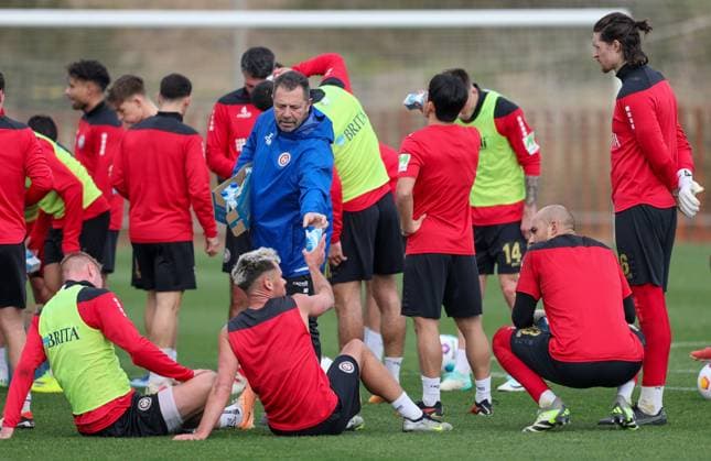 Fussball - 2. Bundesliga - Trainingslager - SV Wehen Wiesbaden - 10.01.24, Harte Einheit am Mittwochvormittag, -