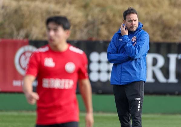 Fussball - 2. Bundesliga - Trainingslager - SV Wehen Wiesbaden - 10.01.24, U19-Trainer Christian Mollocher, -