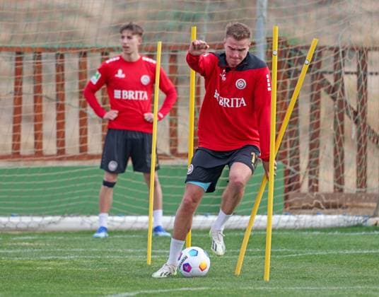 Fussball - 2. Bundesliga - Trainingslager - SV Wehen Wiesbaden - 10.01.24, Florian Carstens, -