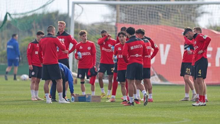 Fussball - 2. Bundesliga - Trainingslager - SV Wehen Wiesbaden - 10.01.24, Anstrengende Einheit am Vormittag, -